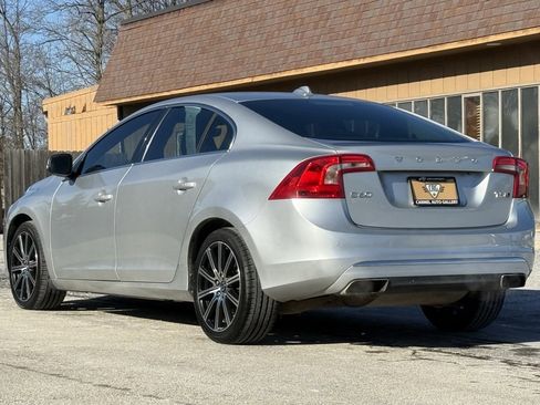Used 2017 Volvo S60 T5 Inscription image 3