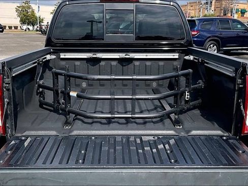 Used 2021 Nissan Frontier SV w/ Midnight Edition Floor Mats image 31