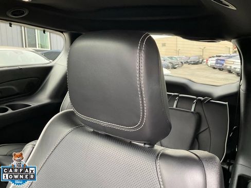 Used 2023 Chrysler Pacifica Limited w/ Uconnect Theater Family Group FWD image 29