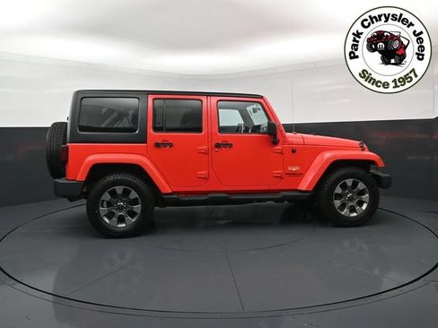 Used 2013 Jeep Wrangler Unlimited Sahara w/ Dual Top Group AWD/4WD image 6