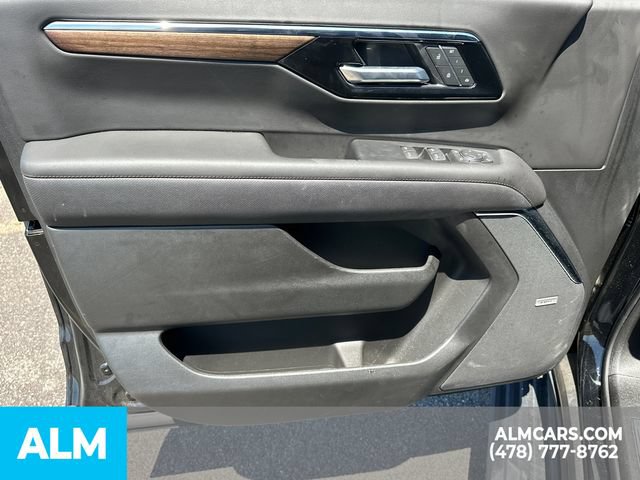 Used 2025 Chevrolet Suburban High Country AWD/4WD image 11