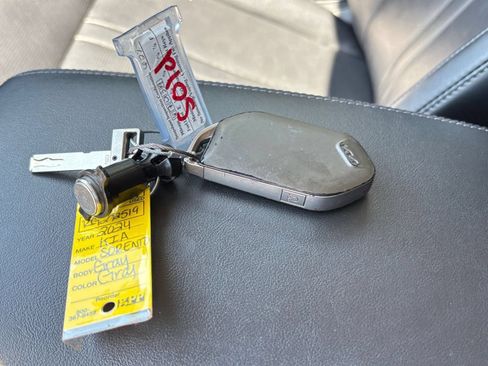 Used 2024 Kia Sorento S FWD image 26