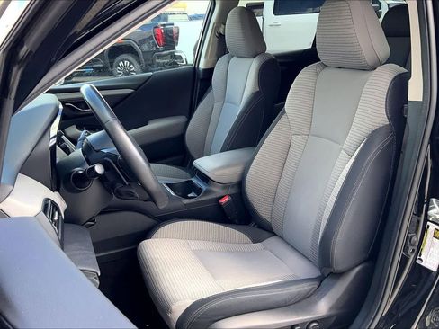 Used 2022 Subaru Outback Premium image 12