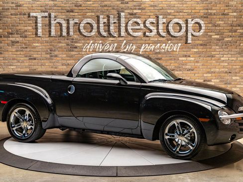 Used 2005 Chevrolet SSR w/ Preferred Equipment Group image 6