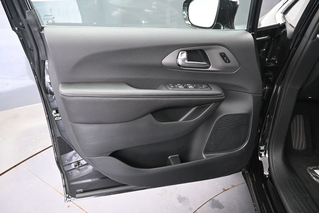 New 2027 Chrysler Pacifica Select w/ Family Tech Group FWD image 13