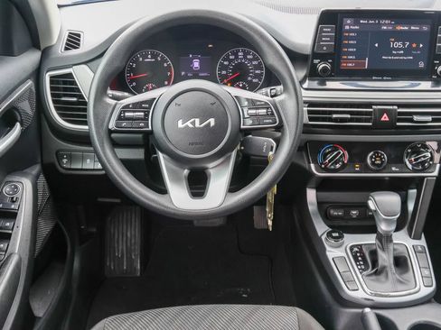 Used 2022 Kia Seltos LX AWD/4WD image 12