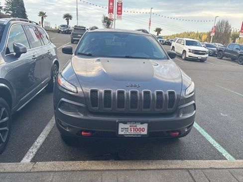 Used 2018 Jeep Cherokee Trailhawk w/ Cold Weather Group image 5