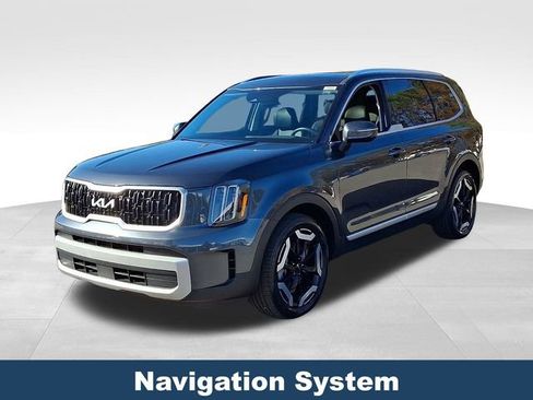 Used 2024 Kia Telluride EX w/ EX Captain's Chair Package image 4