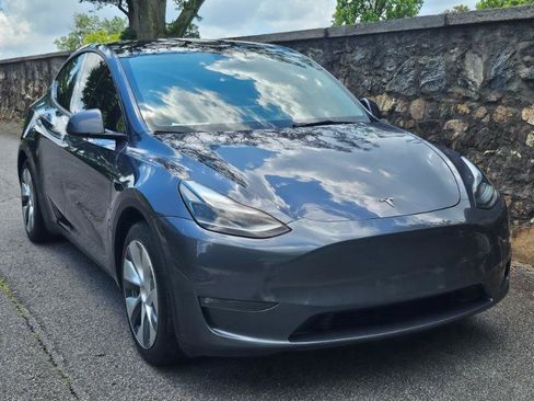 Used 2023 Tesla Model Y Long Range AWD/4WD image 12