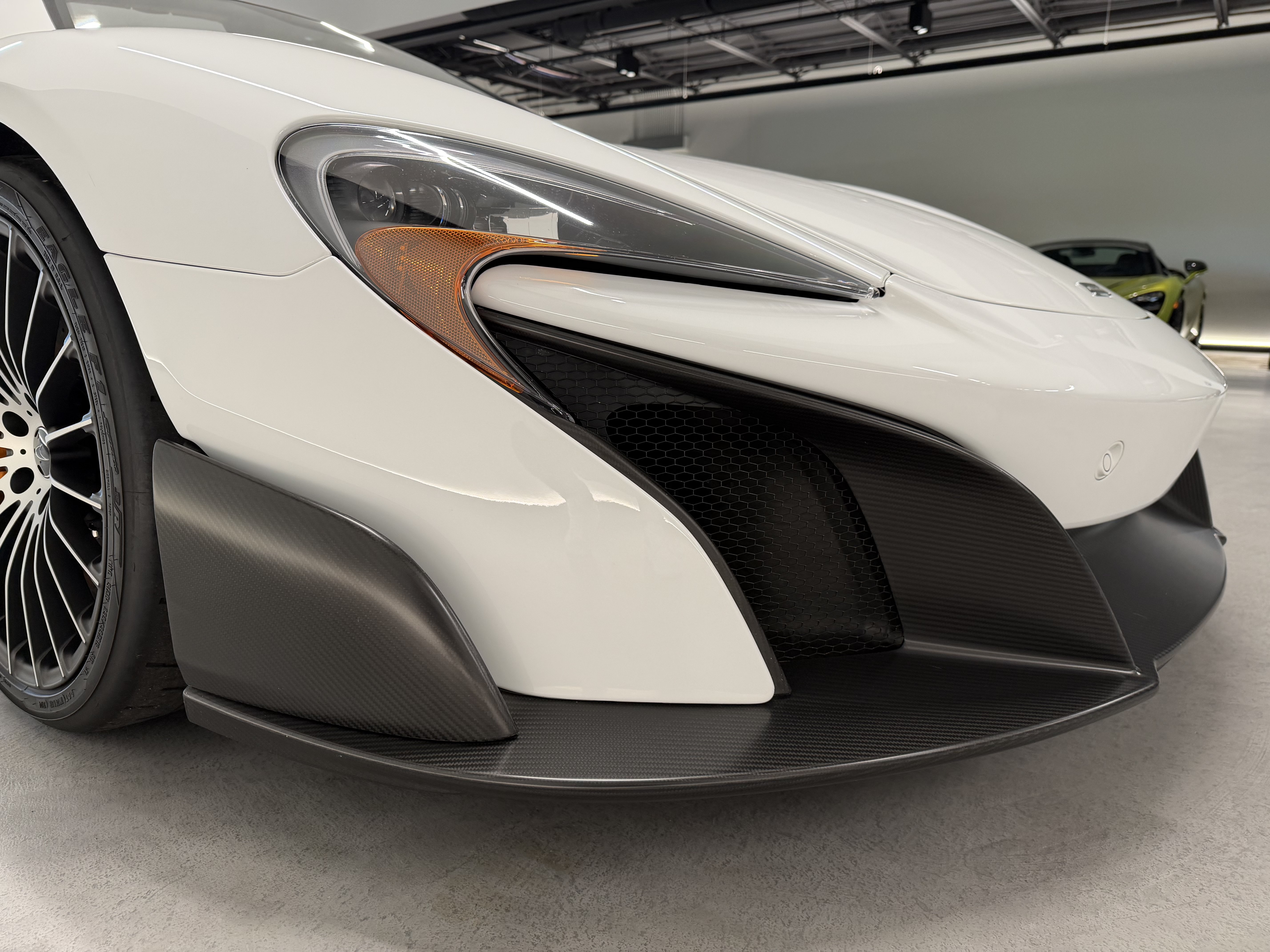 Used 2016 McLaren 675LT Spider RWD image 11