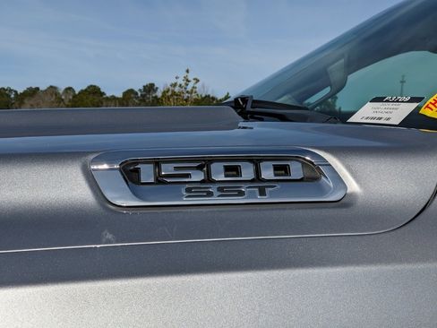 Used 2025 RAM 1500 Laramie image 27