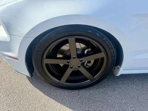 Used 2014 Ford Mustang Coupe RWD image 9