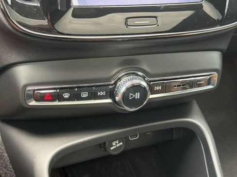 Used 2023 Volvo C40 P8 Recharge Ultimate AWD/4WD image 17