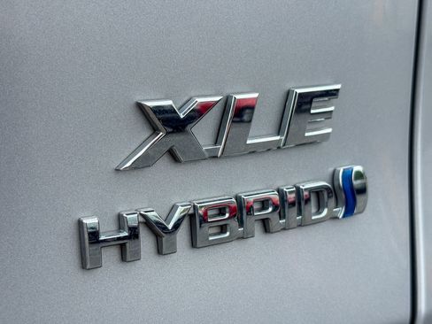 Used 2022 Toyota RAV4 XLE w/ Convenience Package AWD/4WD image 18
