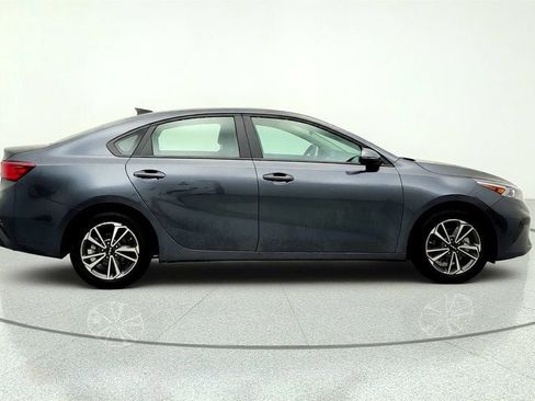 Used 2023 Kia Forte LXS w/ LXS Technology Package FWD image 4