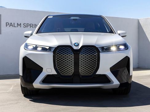Used 2023 BMW iX xDrive50 w/ Premium Package AWD/4WD image 4