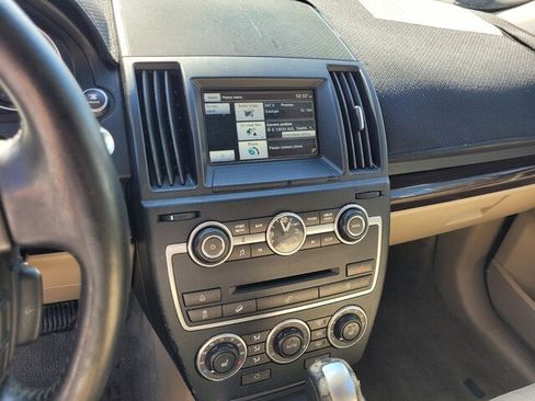 Used 2014 Land Rover LR2 image 17