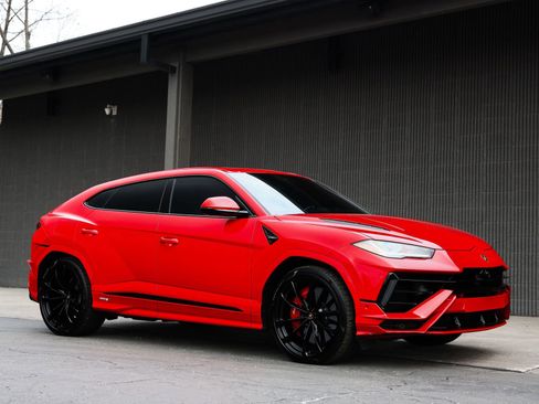 Used 2023 Lamborghini Urus S image 9