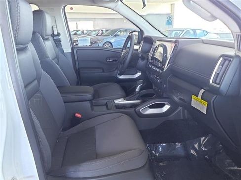 New 2025 Nissan Frontier SV w/ SV Convenience Package image 6