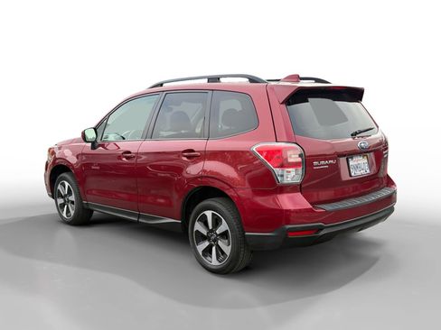 Used 2017 Subaru Forester 2.5i Premium image 3