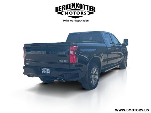 Used 2020 Chevrolet Silverado 1500 High Country w/ Technology Package AWD/4WD image 3