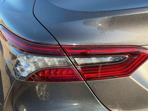 Used 2022 Toyota Camry XLE image 10