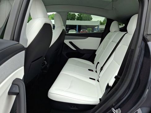 Used 2026 Tesla Model Y 2WD image 12