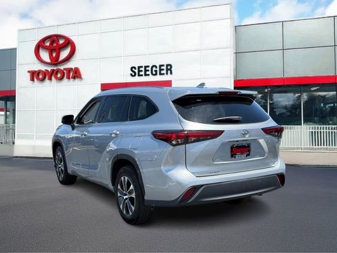 Used 2021 Toyota Highlander XLE FWD image 9