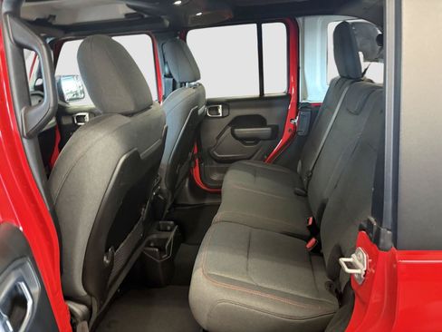 Used 2025 Jeep Wrangler Unlimited Rubicon w/ Convenience Group AWD/4WD image 23