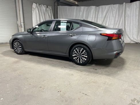 Used 2025 Nissan Altima 2.5 SV FWD image 4