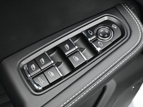 Used 2026 Porsche Macan S AWD/4WD image 19