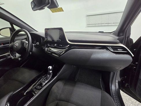 Used 2019 Toyota C-HR XLE FWD image 23