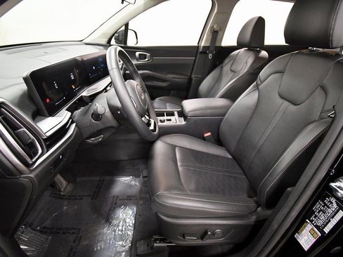 Certified 2025 Kia Sorento S image 14
