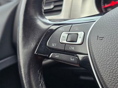 Used 2016 Volkswagen Golf S image 34