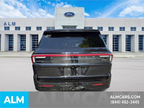 Used 2025 Lincoln Navigator Reserve AWD/4WD image 8