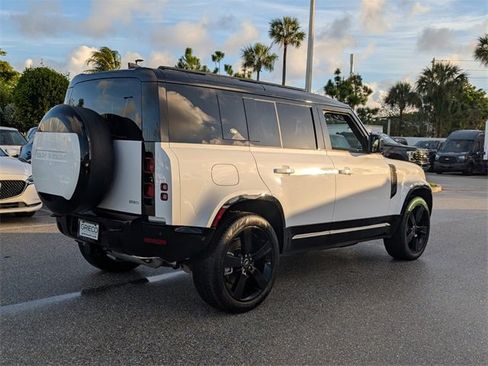 Used 2024 Land Rover Defender 110 X-Dynamic SE image 13