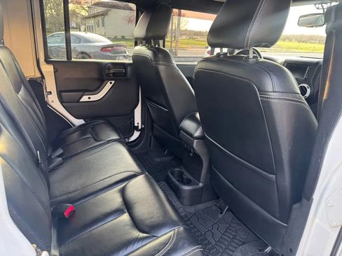 Used 2014 Jeep Wrangler Unlimited Sahara image 7