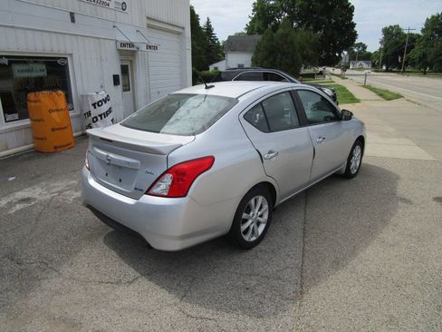 Used 2016 Nissan Versa FWD image 5