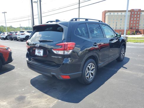 Used 2024 Subaru Forester Premium AWD/4WD image 3