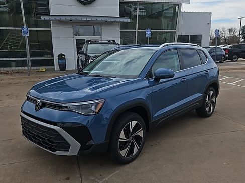 New 2026 Volkswagen Taos SE AWD/4WD image 1