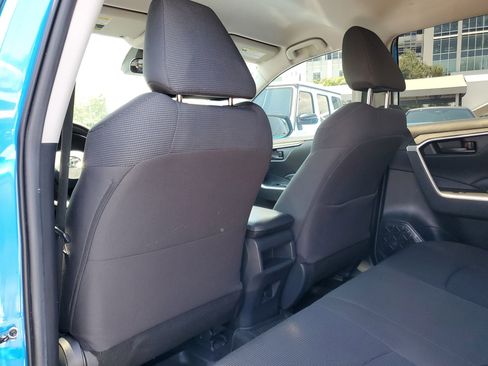 Used 2019 Toyota RAV4 LE FWD image 10