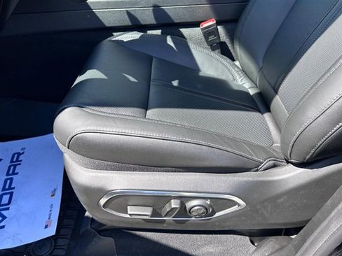 Used 2024 Jeep Wagoneer 4WD w/ Premium Group I image 24