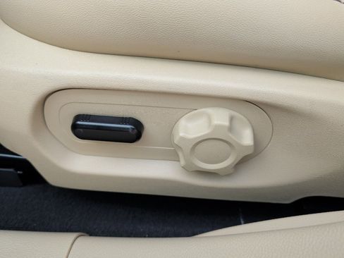 Used 2019 Ford Taurus SEL w/ Equipment Group 201A image 12