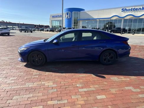 Used 2021 Hyundai Elantra SEL FWD image 3