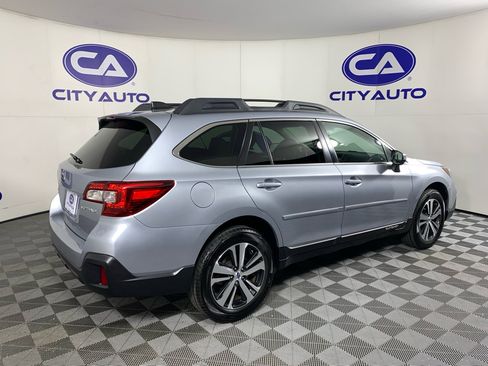 Used 2019 Subaru Outback 2.5i Limited AWD/4WD image 3