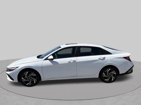 Used 2025 Hyundai Elantra SEL FWD image 5