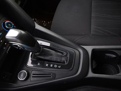 Used 2016 Ford Focus SE FWD image 32