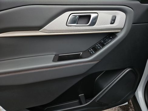 New 2026 Ford Explorer Active AWD/4WD image 21