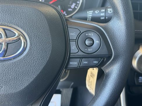 Used 2021 Toyota RAV4 LE image 24