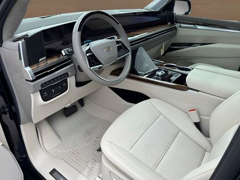 New 2026 Cadillac Escalade ESV Platinum Sport w/ LPO, ONYX Package AWD/4WD image 9
